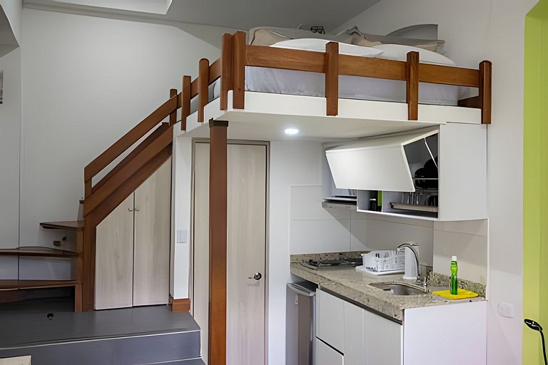 Estudio moderno en casa clasica Inglesa