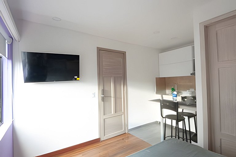 Estudio moderno en casa clasica Inglesa